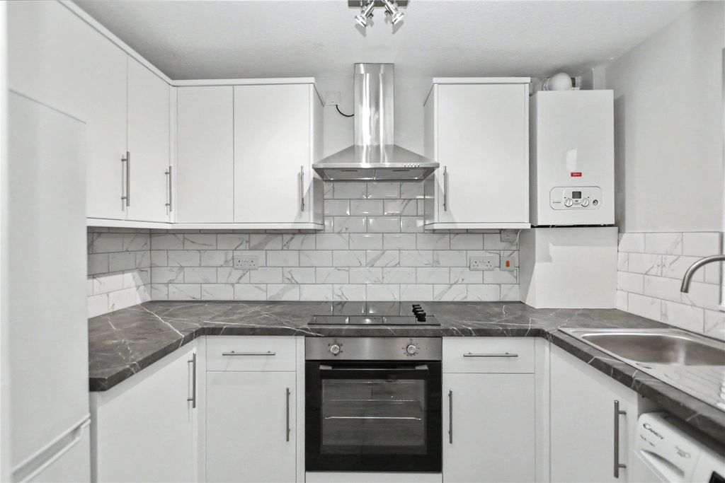 Property photo 3 of 15 Picture No. 12