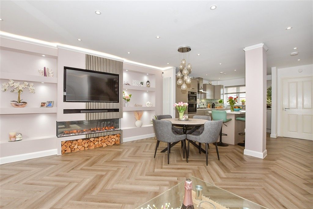Property photo 3 of 9 Lounge/Diner