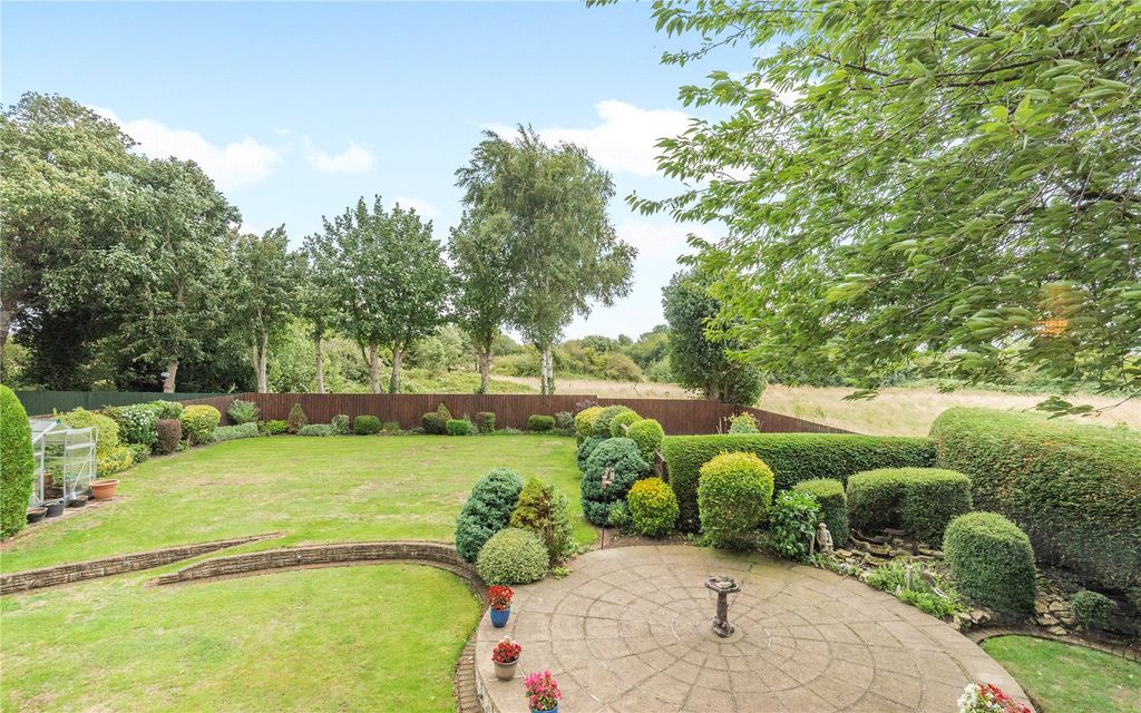 Property photo 2 of 19 Garden