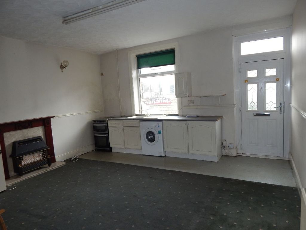 Property photo 2 of 8 Lounge/ Kitchen