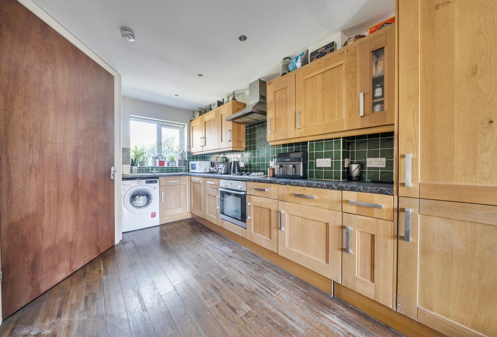 Property photo 2 of 19 1450890-8-69F390A...
