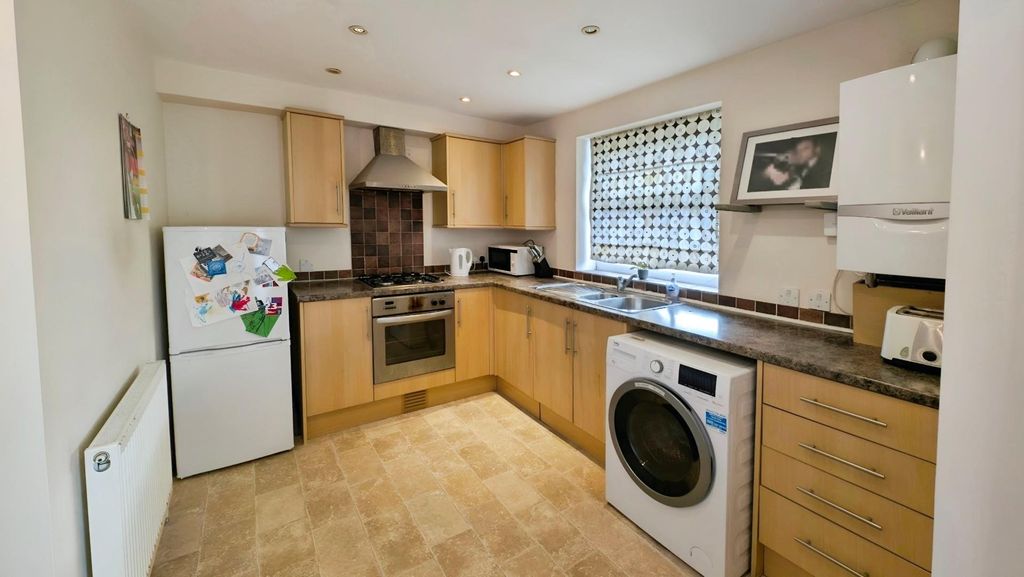 Property photo 2 of 16 6156Cac4-Pxl_20250828_133540322.Jpg