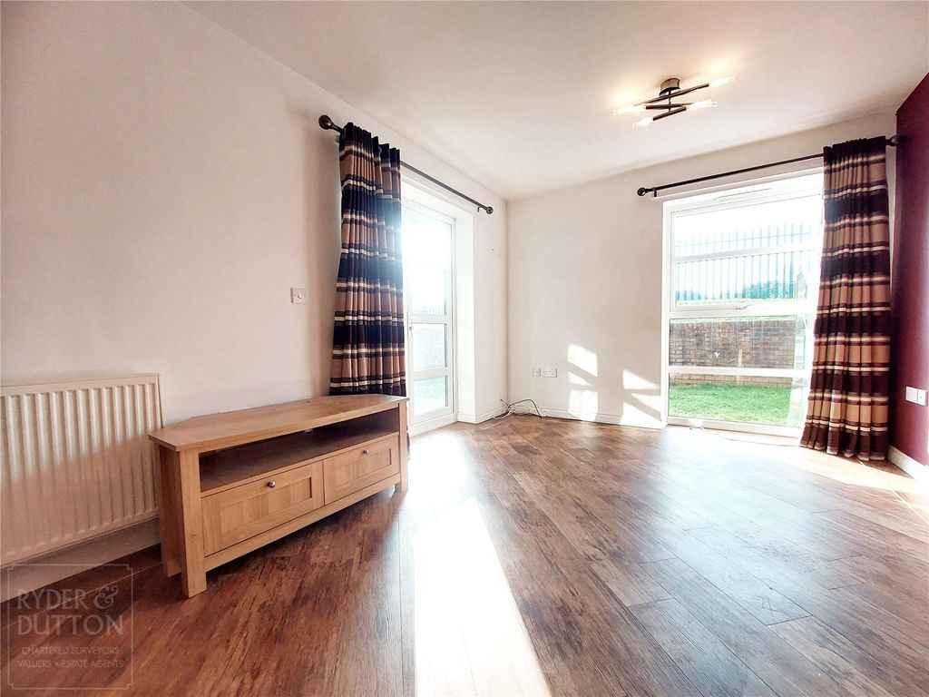 Property photo 2 of 13 Lounge