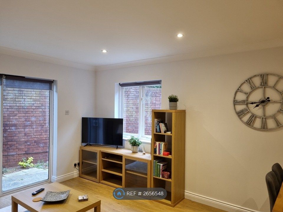 Property photo 3 of 18 Lounge