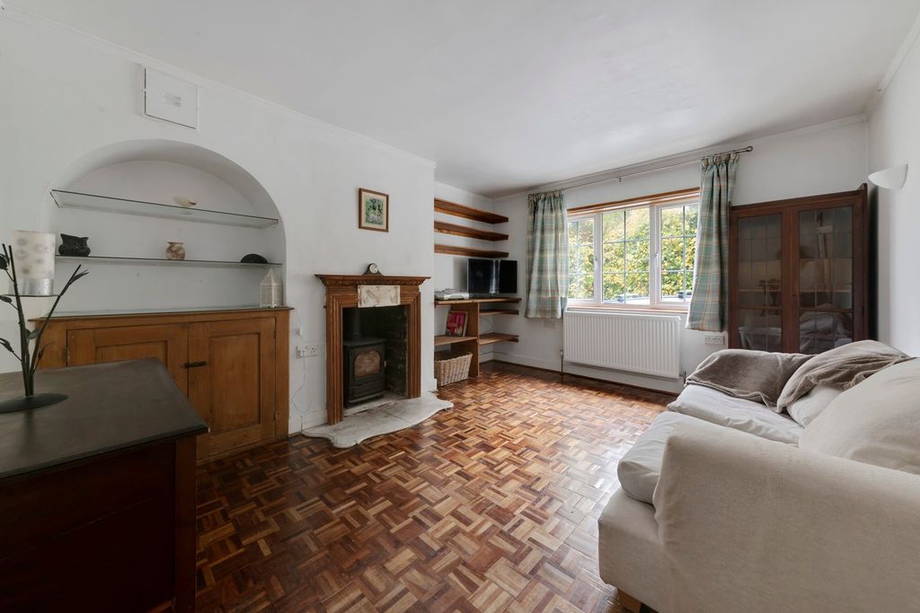 Property photo 3 of 27