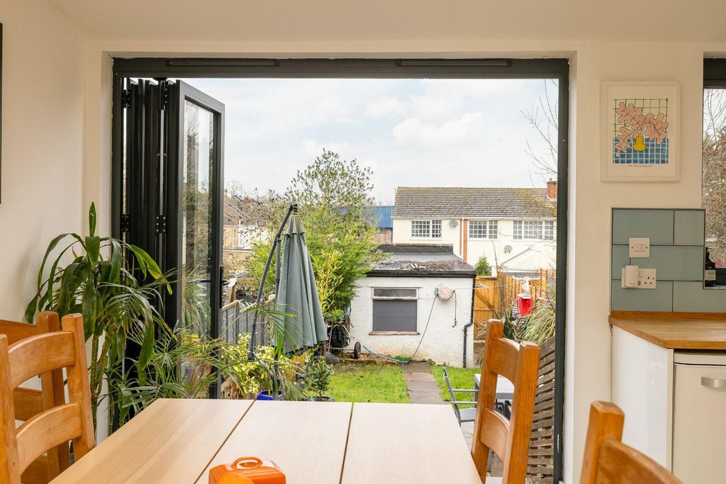Property photo 3 of 34 Char0024-Cn.Jpg