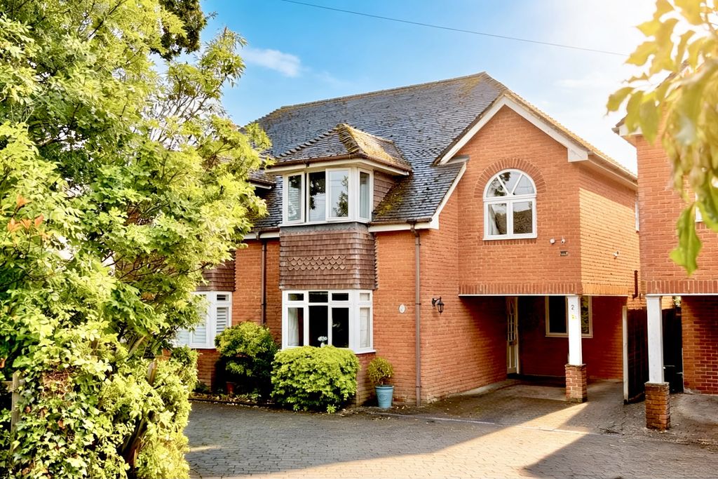 Property photo 1 of 24 Three Bedroom Semi Detached House
