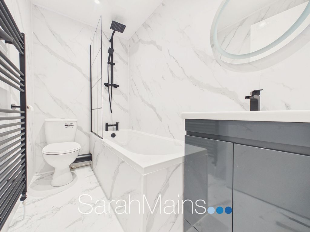 Property photo 3 of 13 Bathroom