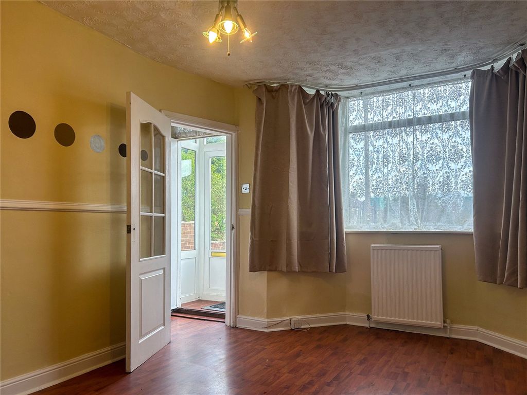 Property photo 3 of 25 Living Room