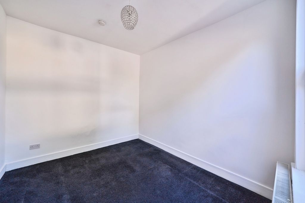Property photo 2 of 12 Pbox-Img.Jpg
