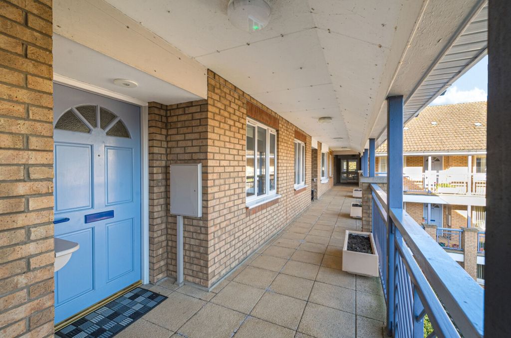 Property photo 1 of 16 1384615-4-6927152917365