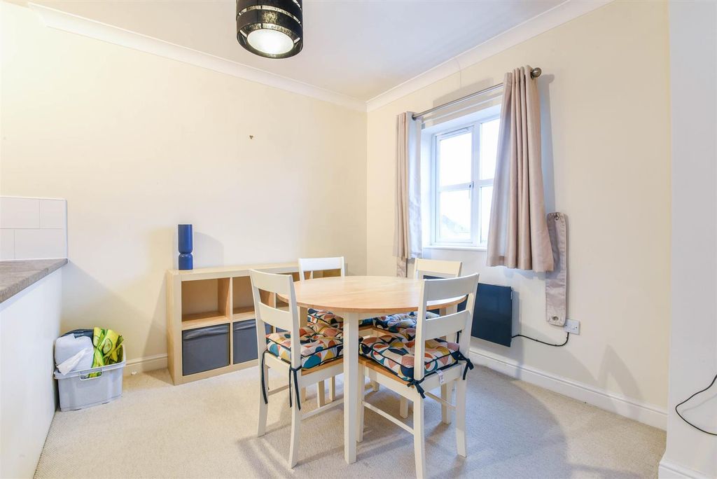 Property photo 3 of 14 Lounge/Diner