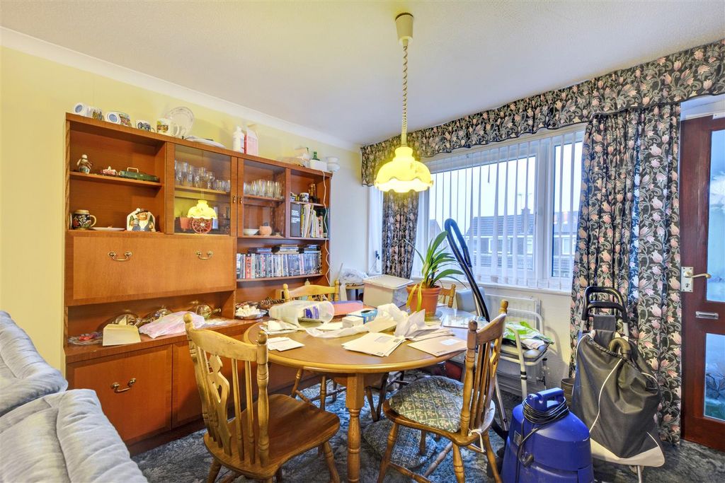 Property photo 3 of 17 Lounge_2.Jpeg