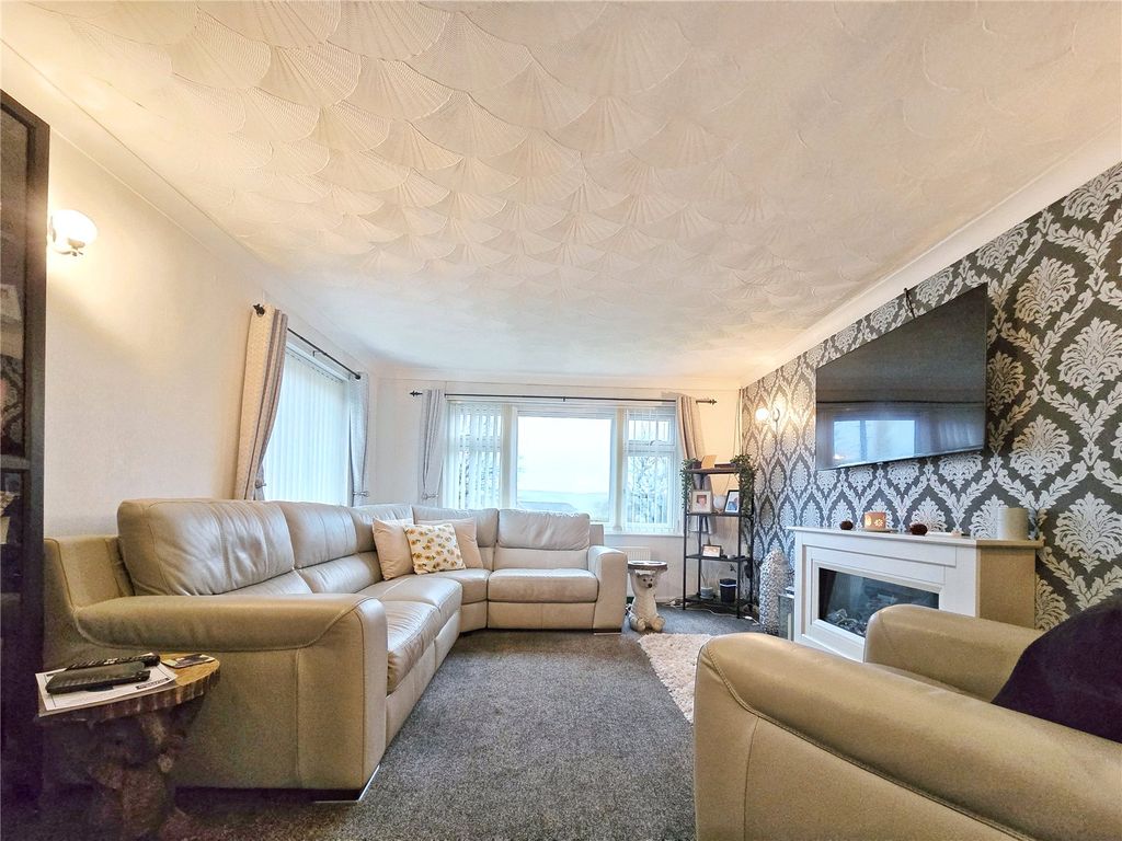 Property photo 2 of 24 Lounge