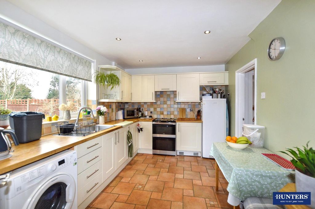 Property photo 2 of 12 Kitchen