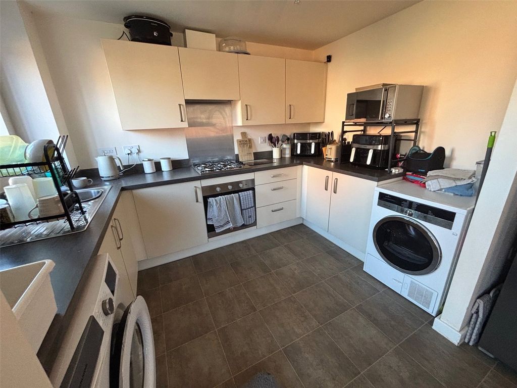 Property photo 3 of 11 Kitchen