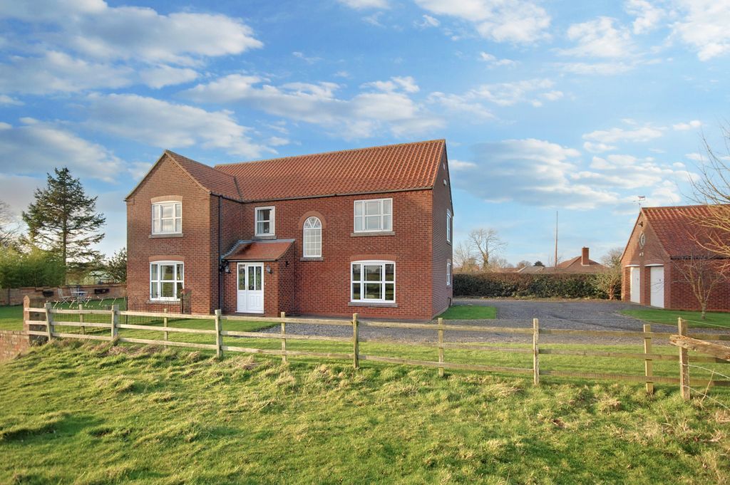 Property photo 3 of 35