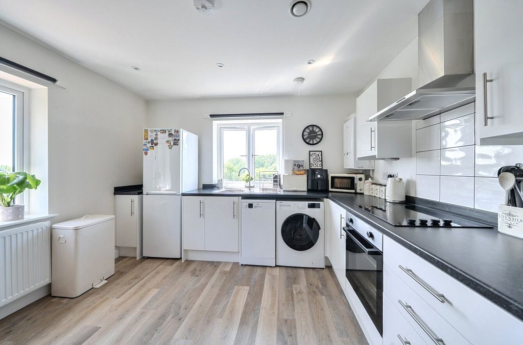 Property photo 3 of 11 1482690-13-6A3Be5...
