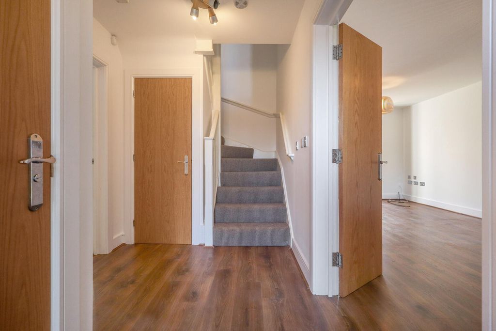 Property photo 2 of 25 Hallway