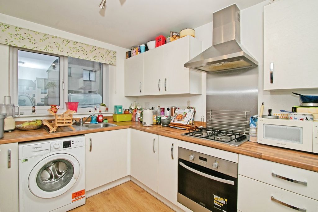 Property photo 3 of 11 Kitchen