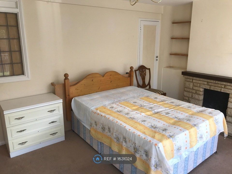 Property photo 2 of 9 Double Room For Couple £950