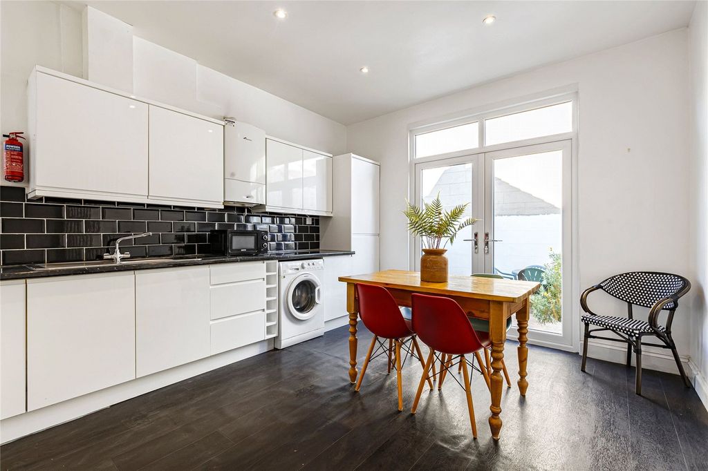 Property photo 3 of 13 Picture No. 16