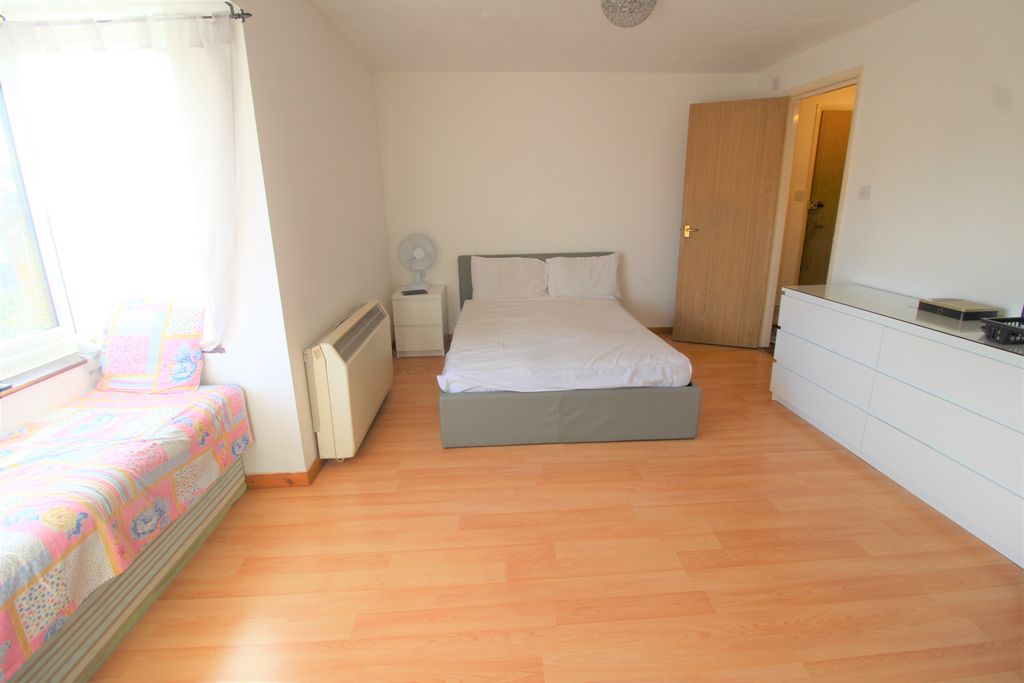 Property photo 1 of 4