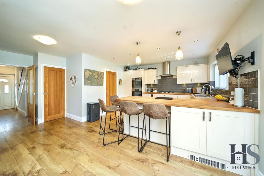 Property photo 2 of 30