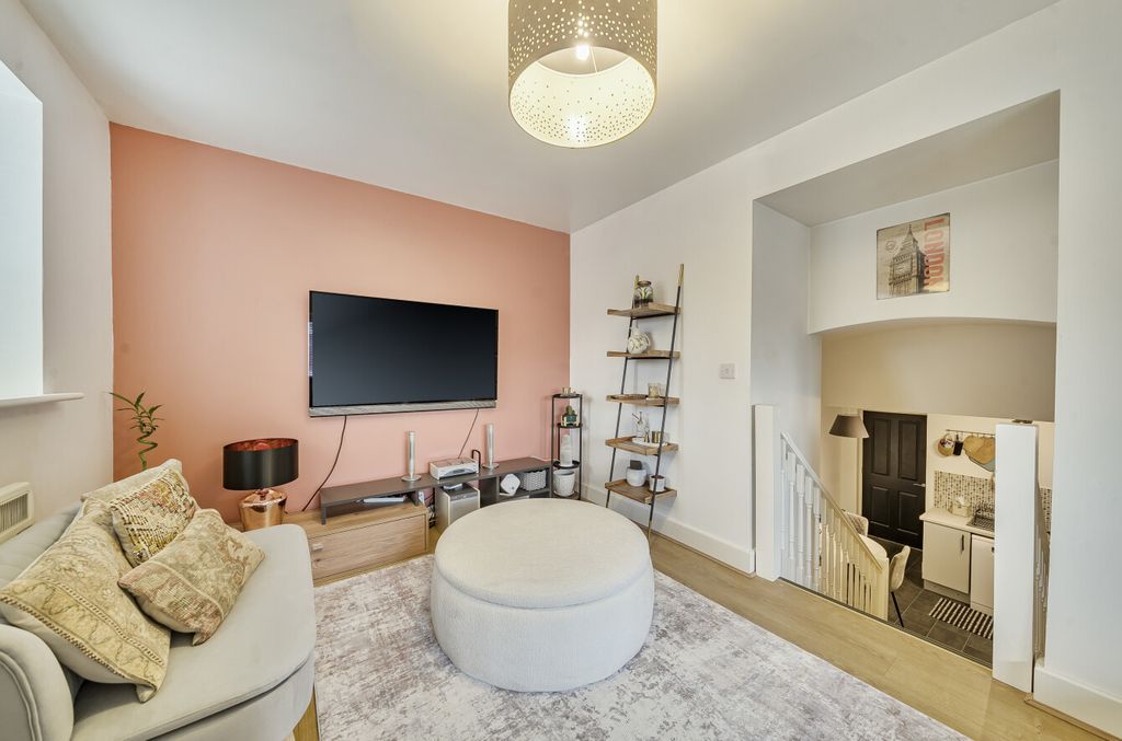 Property photo 2 of 13 1387855-9-69662E6...