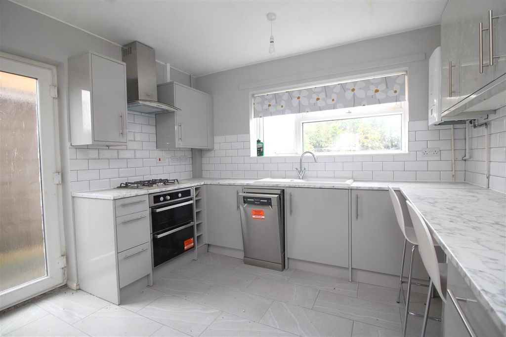 Property photo 3 of 12 Kitchen.Jpg