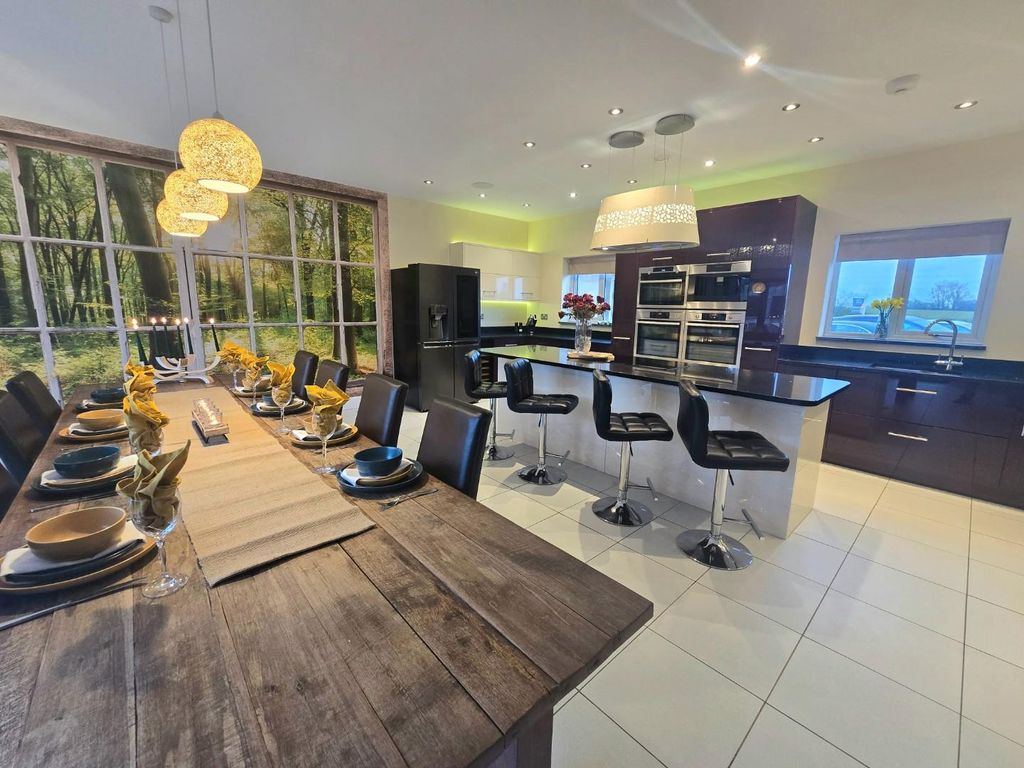 Property photo 2 of 39 Kitchen