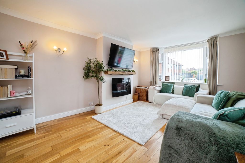 Property photo 3 of 25 Pbox-Img.Jpg