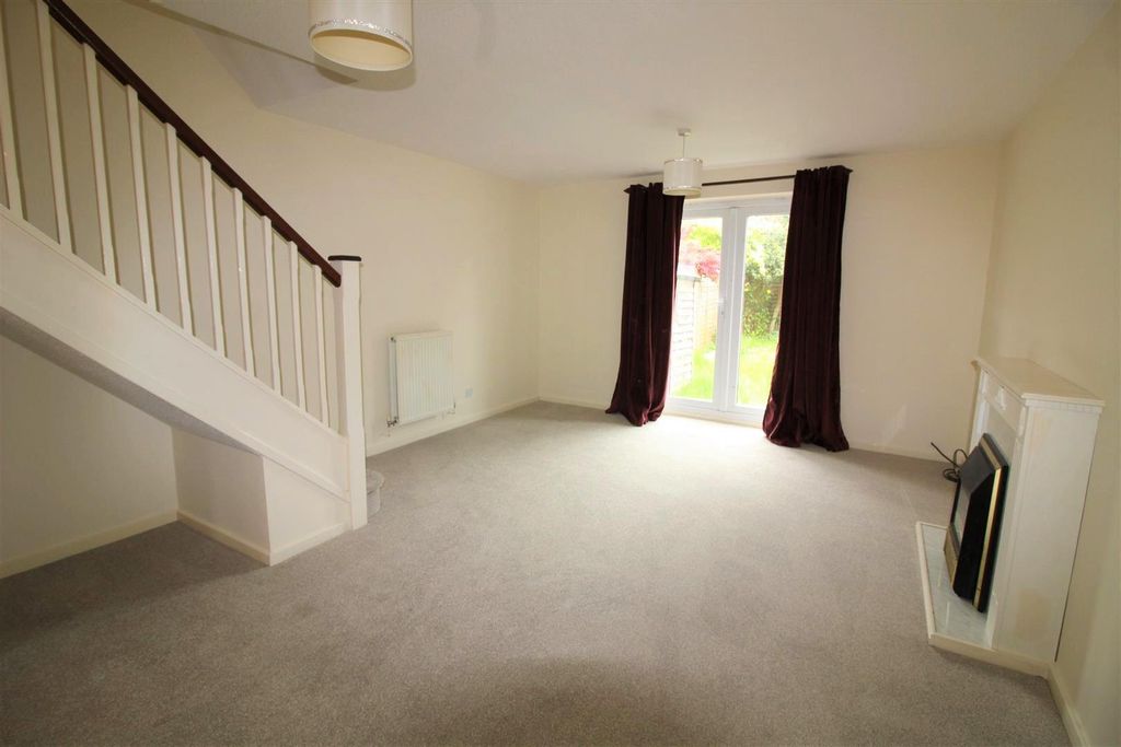 Property photo 3 of 10 Living Room.Jpg