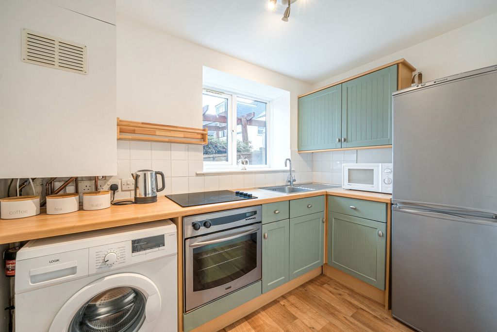 Property photo 3 of 10 1399801-9-6967Ad7...