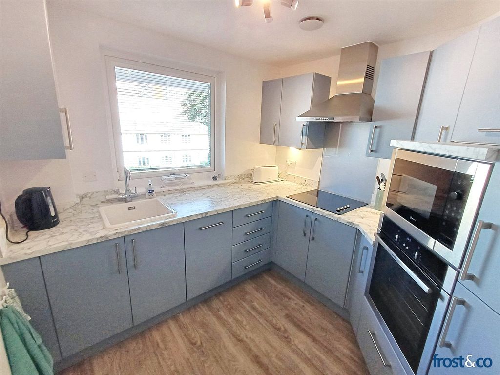 Property photo 3 of 20 Kitchen
