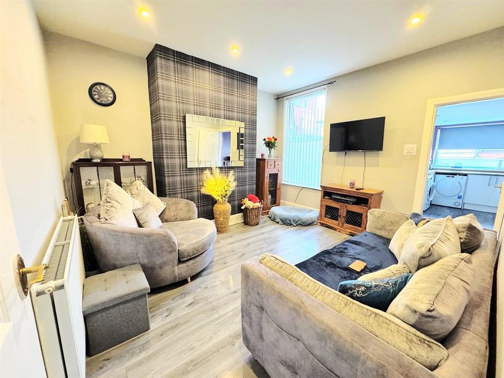 Property photo 3 of 9 Dining Room