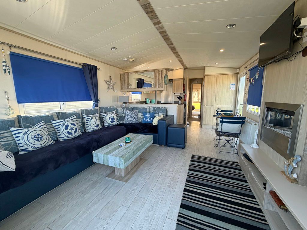 Property photo 3 of 18 Sitting Room