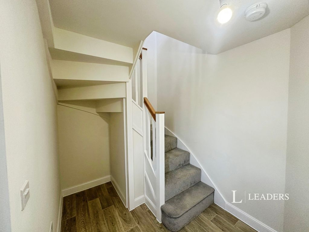 Property photo 2 of 15 Entrance/Storage