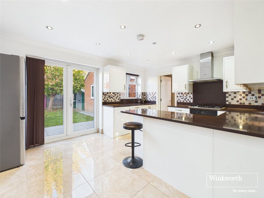 Property photo 3 of 16 Picture No. 11