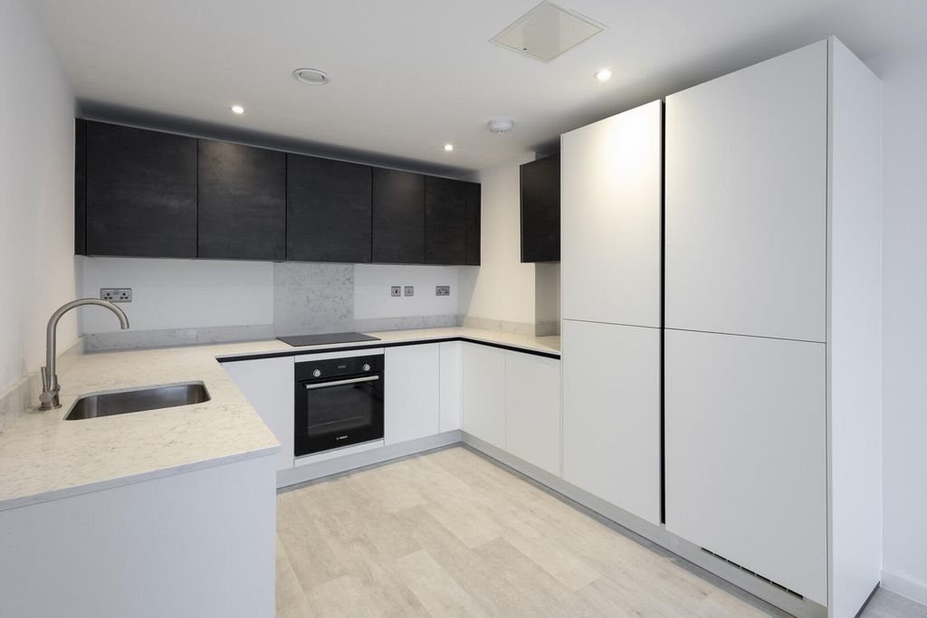 Property photo 3 of 7 Kitchen