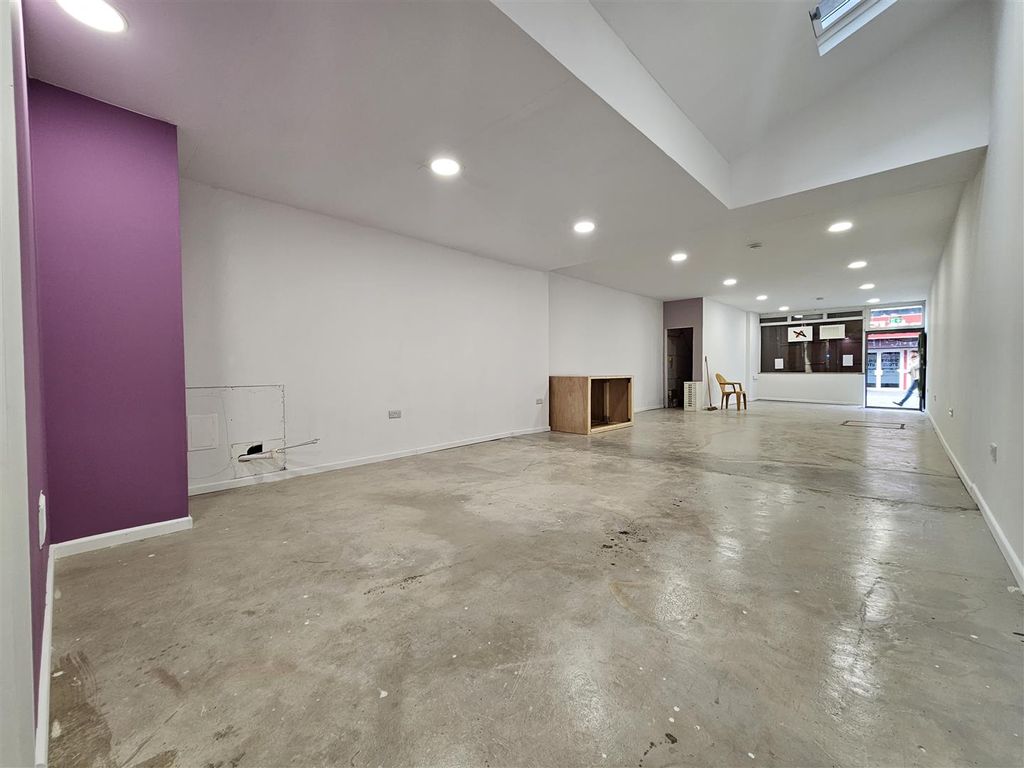 Property photo 3 of 5 2 - 137, East Street Bedminster, Bristol, Bs3 4El.