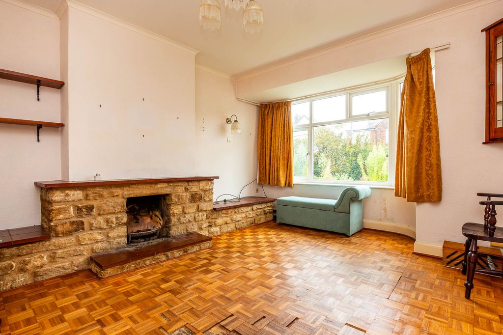 Property photo 3 of 13 Lounge