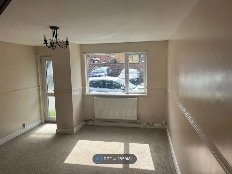 Property photo 3 of 6 Lounge