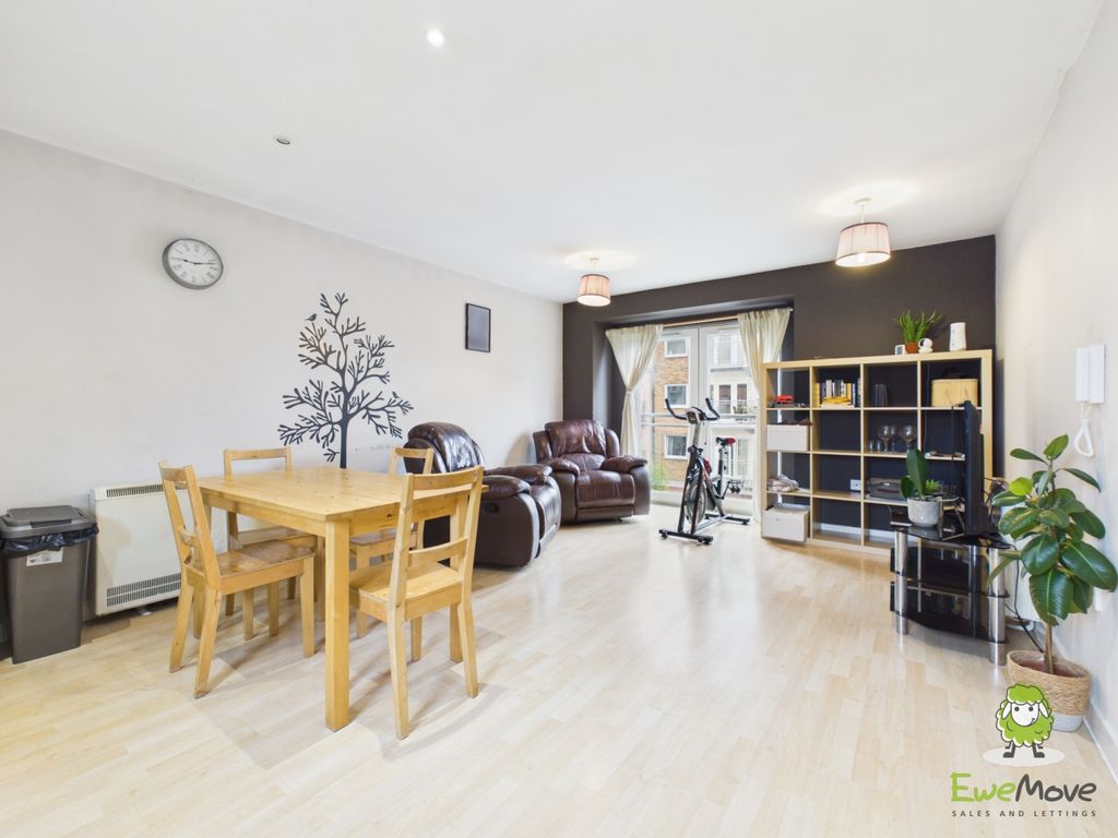 Property photo 2 of 10 Ewemove Basingstoke Winterthur Way Living Area