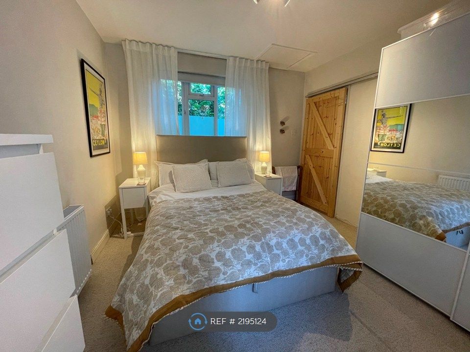 Property photo 3 of 11 Main Bedroom