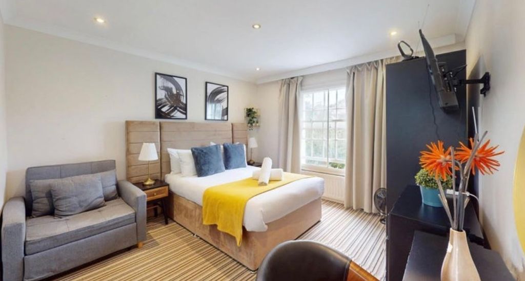 Property photo 2 of 8