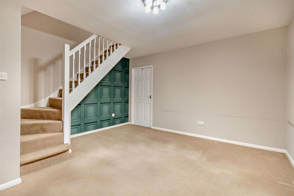 Property photo 3 of 11 8667478-Interior07-800.Jpg