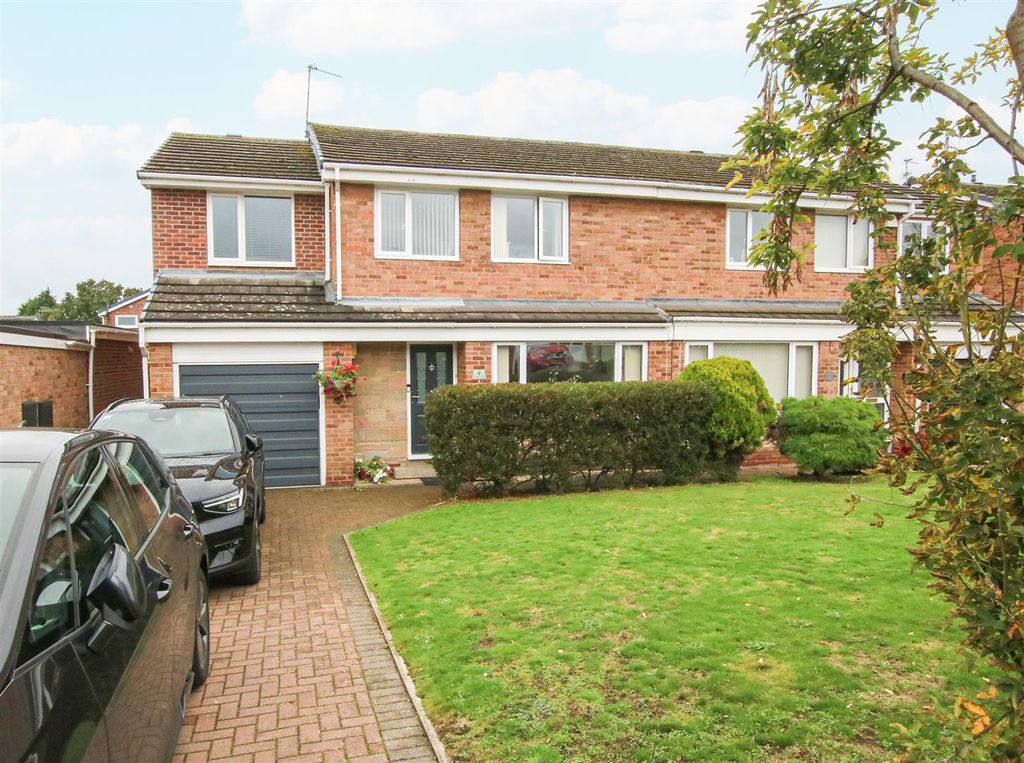 Property photo 1 of 17 Outside