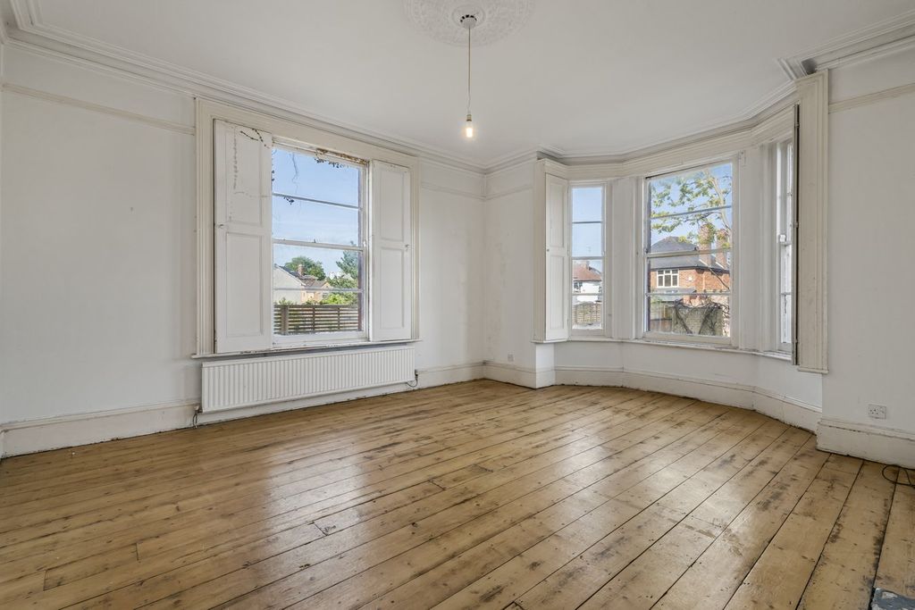 Property photo 2 of 31