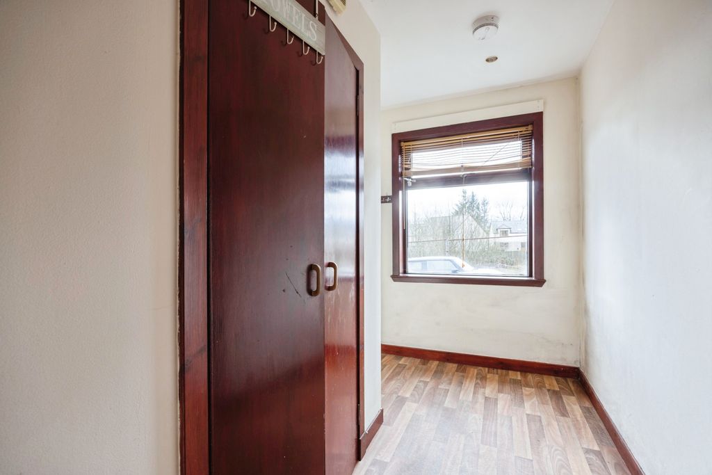 Property photo 3 of 15 Hall